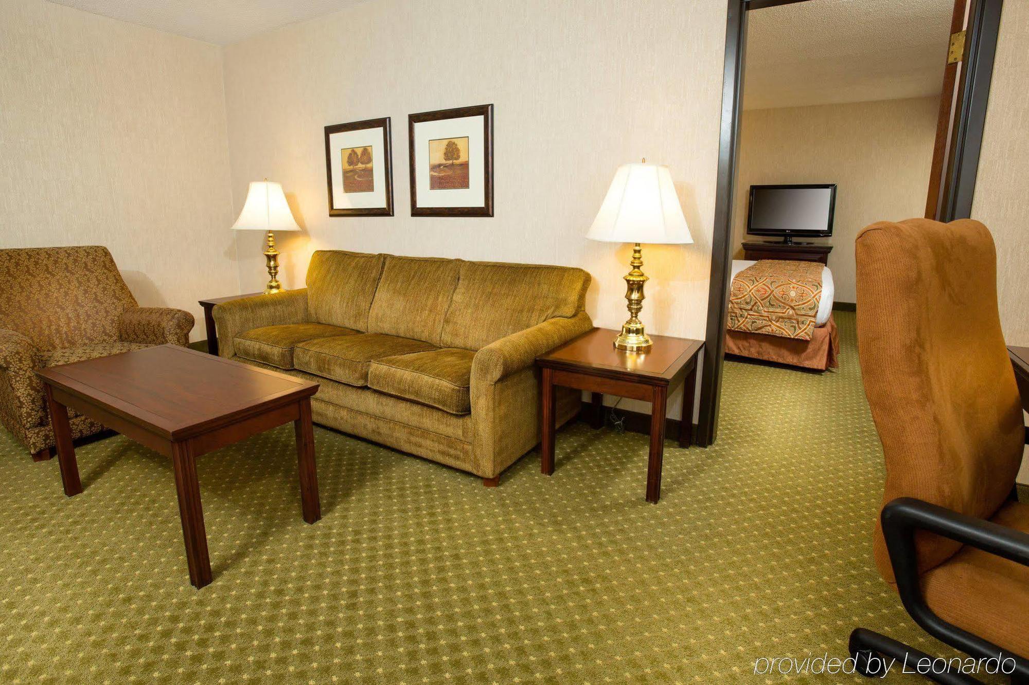 Drury Inn & Suites Columbia Stadium Boulevard Exterior photo